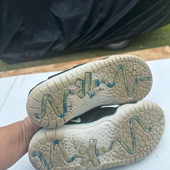 Nike Black and Blue Slip-On Shoes - Picture 4 of 5